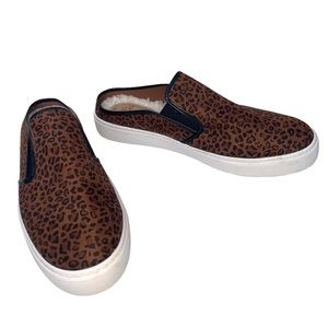 Time and Tru Memory Foam Brown Animal Print Slide On Shoe size 8